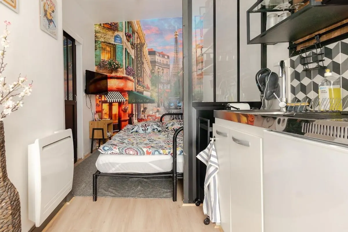 Studio Paris - Metro 7 Cadet - Quartier Faubourg-Montmartre 0*,  France