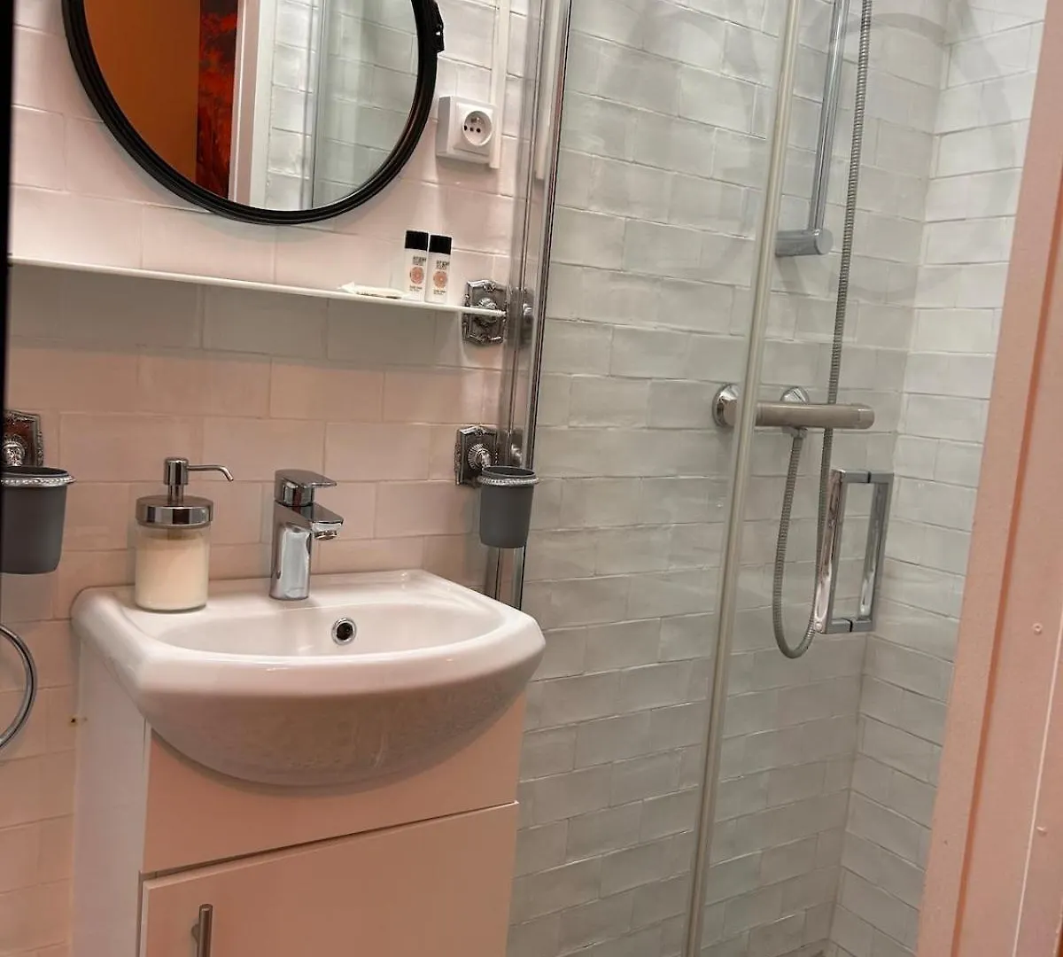 Studio Paris - Metro 7 Cadet - Quartier Faubourg-Montmartre Apartment